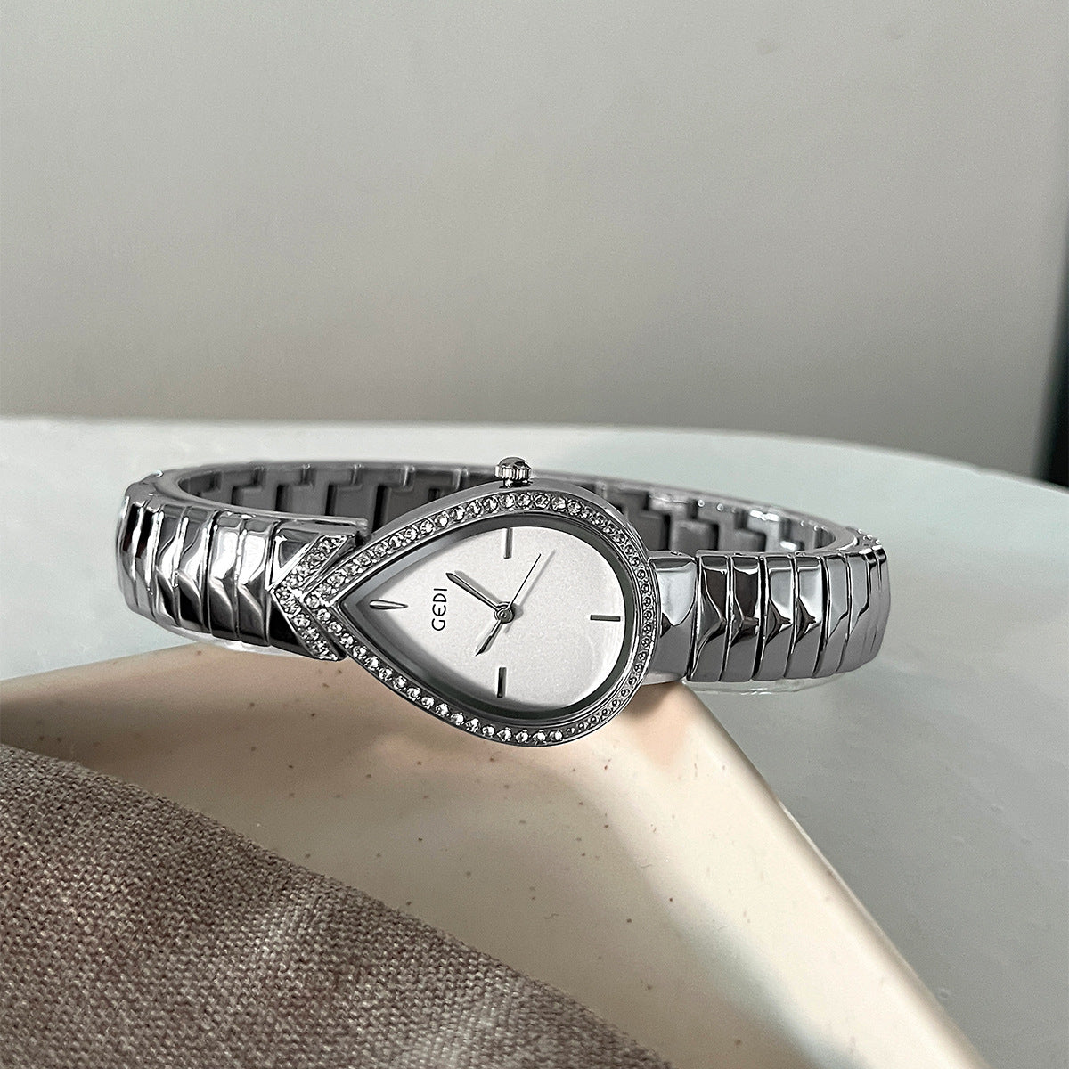 Exquisite Diamond Encrusted Snake Head Water Drop Design Womens Quartz Watch