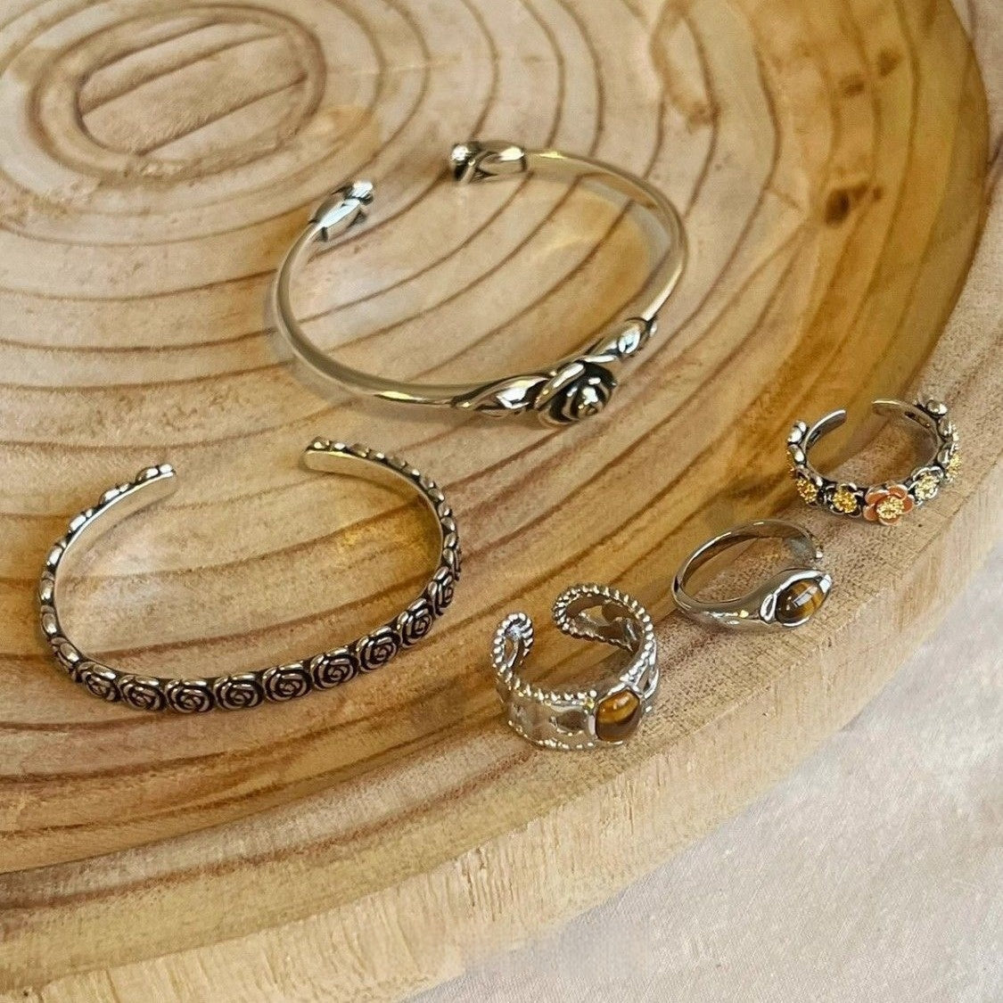 Elaborately Crafted Metal Tigers Eye Ring