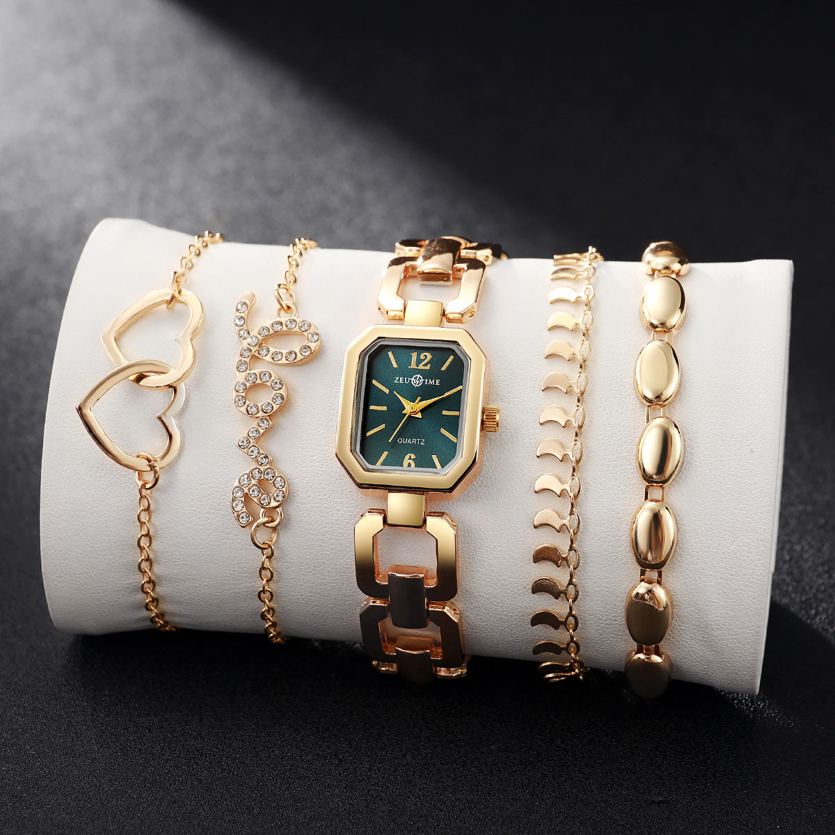 Sleek, Versatile Square Womens Watch Heart-shaped Bracelet