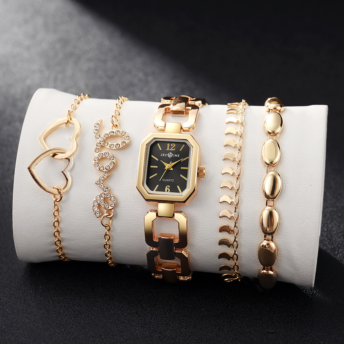 Sleek, Versatile Square Womens Watch Heart-shaped Bracelet