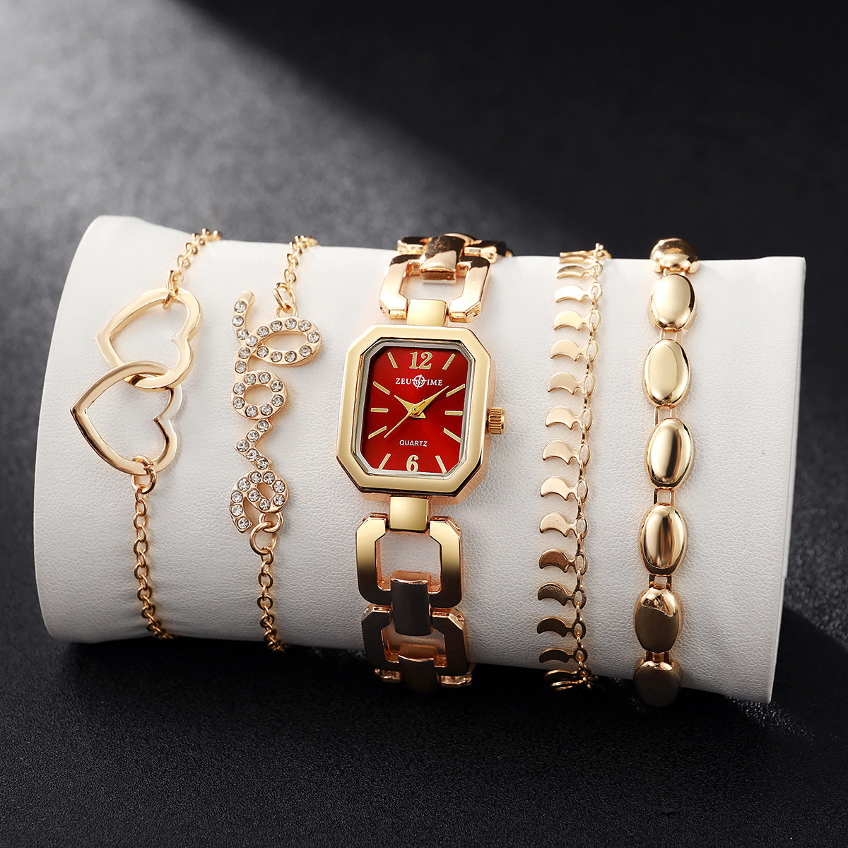 Sleek, Versatile Square Womens Watch Heart-shaped Bracelet