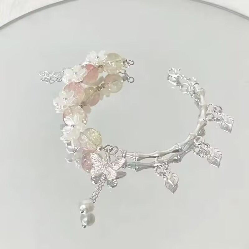 Butterfly Glass Charm Bracelet With A Niche High-End Design
