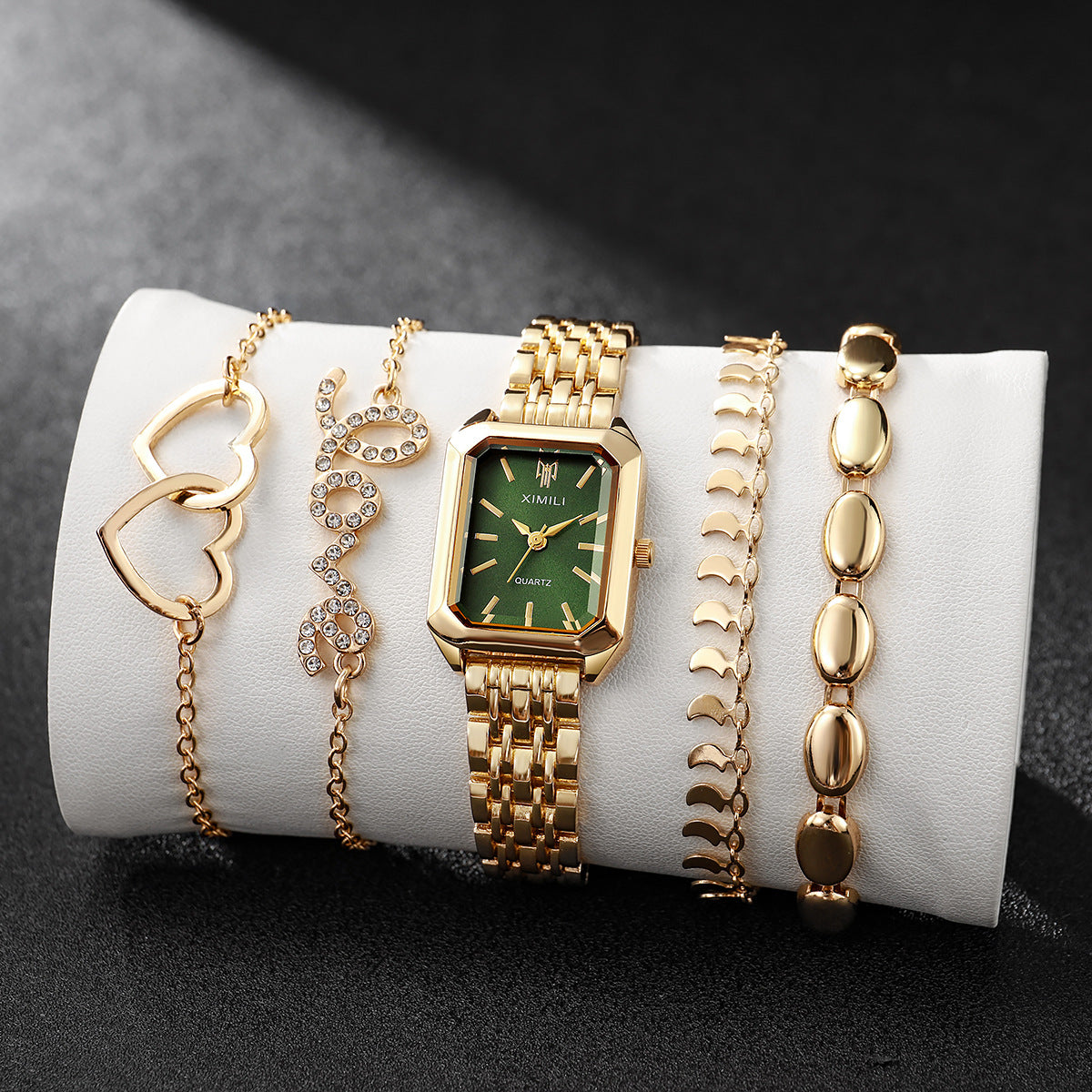 Sleek, Versatile Square Womens Watch Heart-shaped Bracelet