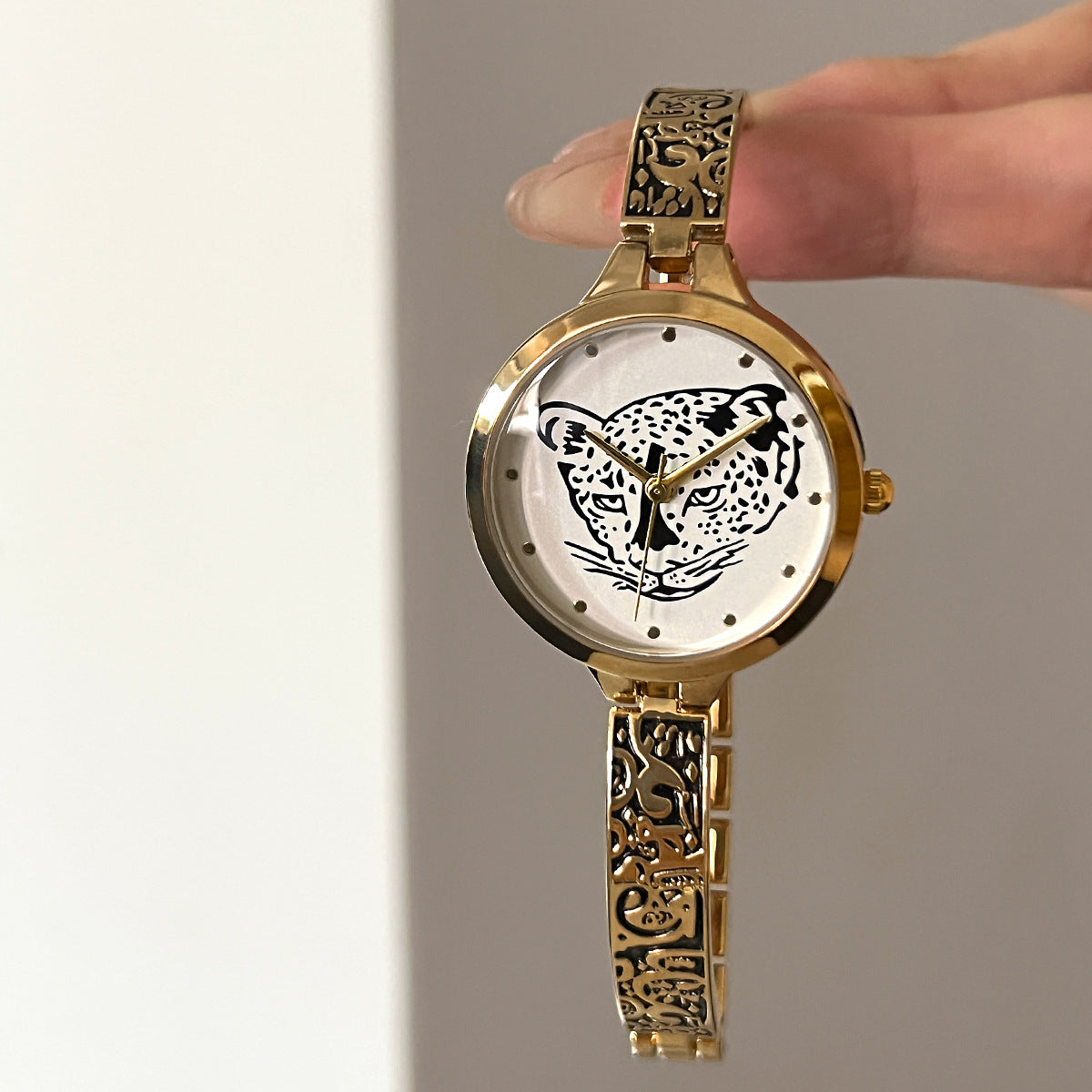 Exquisite Stylish And Niche Quartz Watch With A Luminous Design